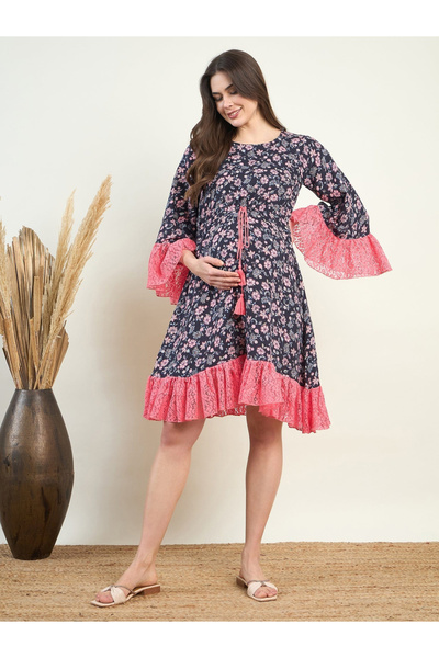 The Kaftan Company By Styli فستان حمل بتفاصيل دانتيل وطباعة زهور متعددة الألوان