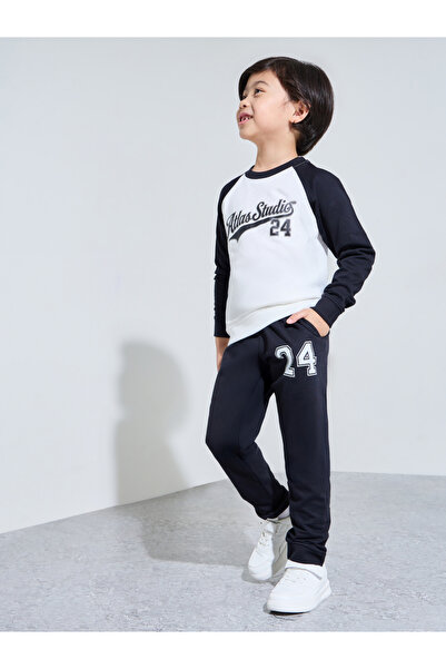 Styli Boys Multi-Color Graphic print Raglan Sleeves Sweatshirt and Cuffed Jog...