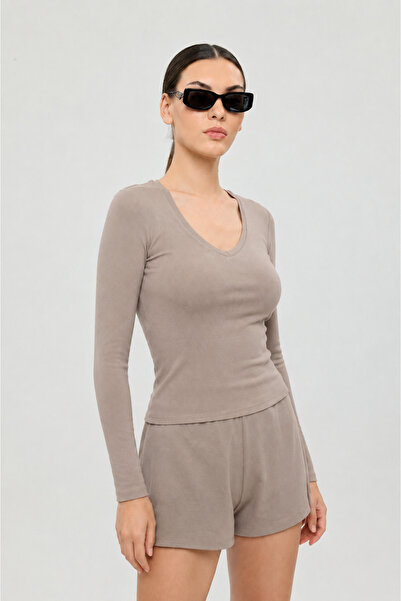 SHEISMONO Soft Rib V-Neck Blouse Mink
