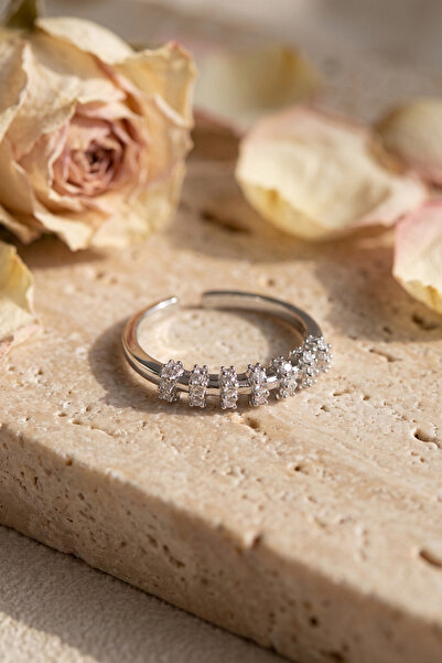 Skygo Zircon Stone Silver Color Vintage Women's Ring Tj-Byk4245