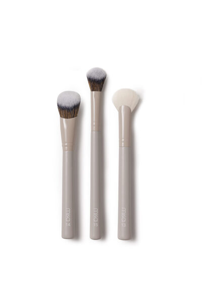 Iuliana Sandu, Misa GREY CONTOURING FACE KIT