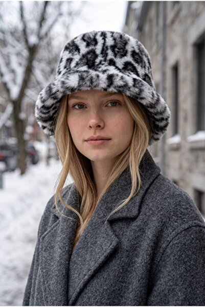 Aware Time Women's Winter Leopard Patterned Plush Beanie Hat