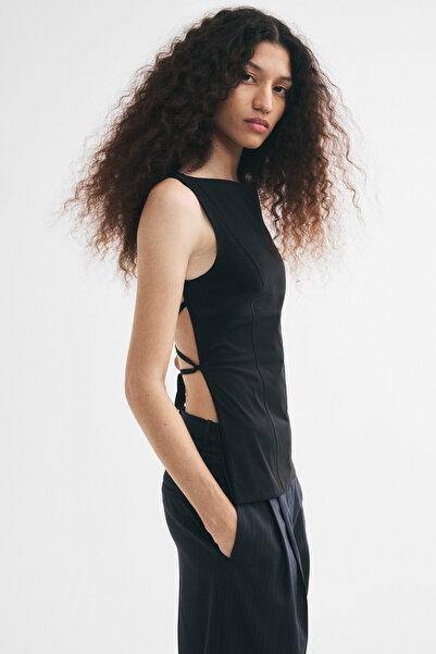 H&M Bağcık Detaylı ve Kayık Yakalı Üst