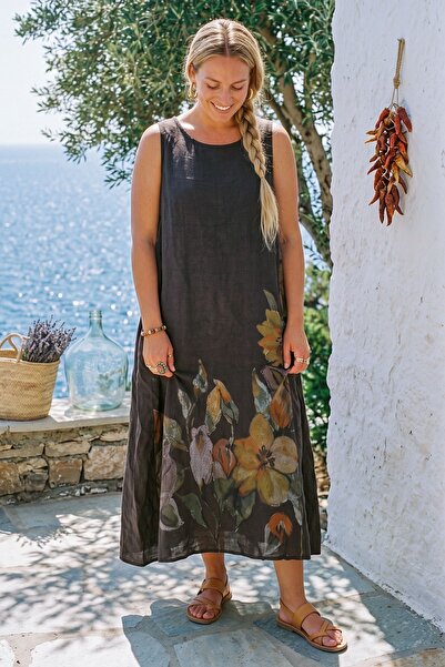 Chiccy Ιταλικό καφέ φόρεμα με λαιμόκοψη πισίνα, αμάνικο, με τσέπες, φλοράλ στ...