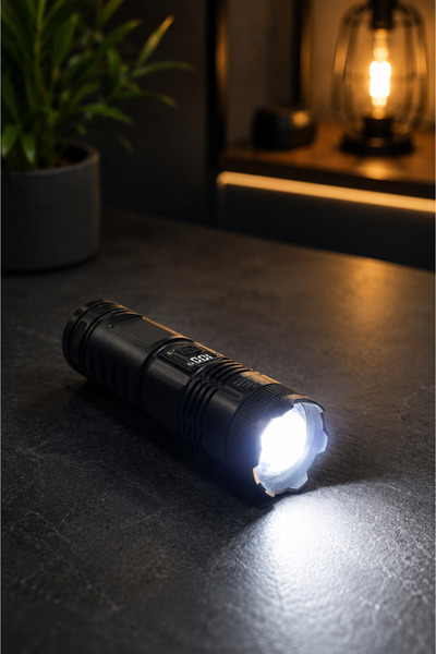 -883 Şarjlı LED El Feneri – 1200 Lümen – P50 LED – Zoom Özellikli