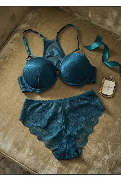 PATRON Great Outfit with a Padded Front-Opening Model.