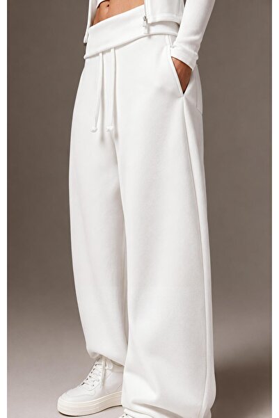 Hira Online Three-Thread Ruffled Curved Camisole with Waist Pockets, Adjustab...