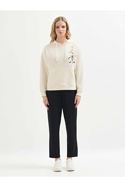 Karaca Bej Nakış Detaylı Kapüşonlu Sweatshirt