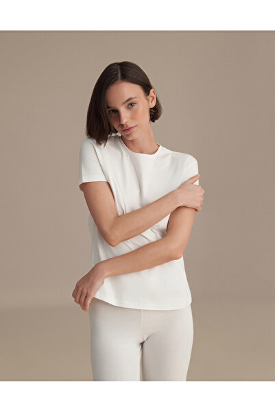 less and romance Women's Short Sleeve Basic T-Shirt Ecru Single Product Crew ...