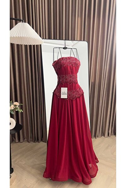 Nareen Fashion فستان سهرة فاخر باللون العنابي، بتصميم كورسيه أنيق يبرز الخصر