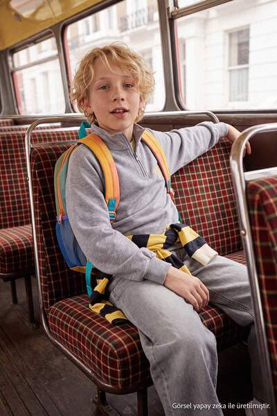 TRENDYOLKIDS Grau meliertes, einfarbig gestricktes Sweatshirt für Jungen TKDA...