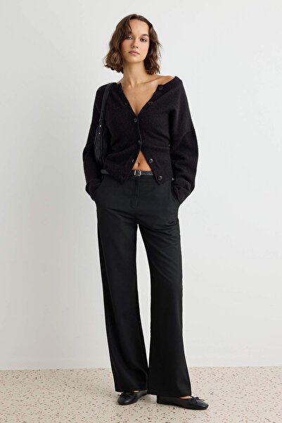 Trendyol Collection Black Belted Straight/Cut-Off Fabric Trousers Twoaw27Pl00059