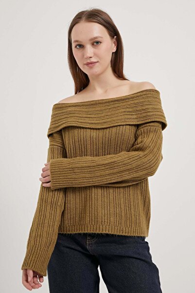 Arma Life Women's Madonna Collar Off-The-Shoulder Plain Khaki Knitwear Sweater
