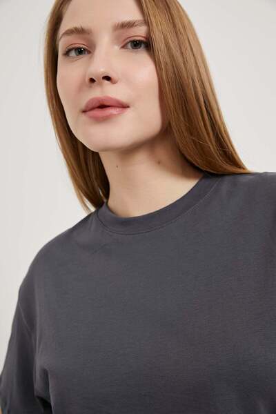 Arma Life Women's Slit Crew Neck Smoked Crop T-Shirt