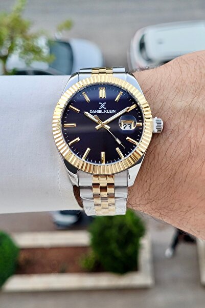 Daniel Klein Dial in Navy Blue, Strap in Gold Metallic Color, 2 Years Warrant...