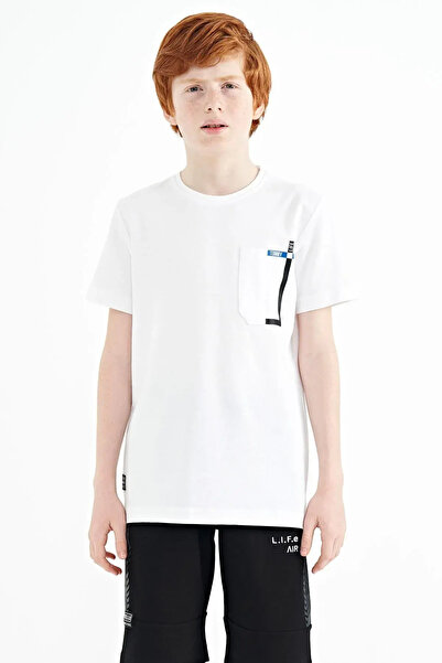 TOMMY LIFE Tricou alb pentru băieți cu buzunar detaliat, cu decolteu O Standa...