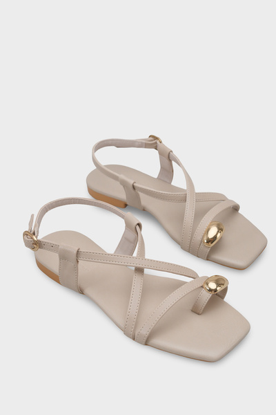 Capone Outfitters Roxy Women's Flat Heeled Sandals with Metal Toe Straps