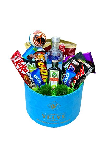 velve Delice Package, selection of sweets and cashews, miniature spirits and ...