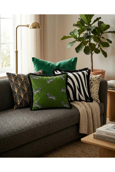 white rabbit home غطاء وسادة بنمط حمار وحشي مزين بشراشيب - أخضر