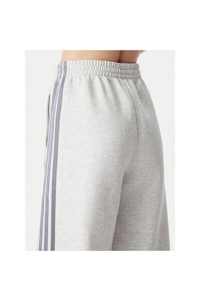 adidas Pantaloni de trening pentru femei HY8044 Gri