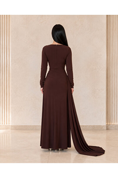 Sondos Fashion فستان نسائي بني طويل ضيق بكسرات جانبية وأكمام طويلة