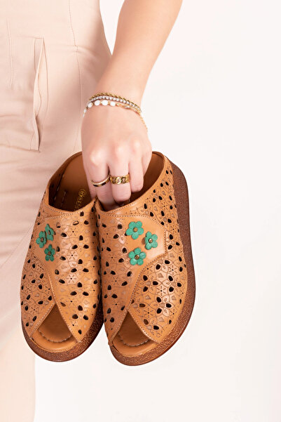 Gondol Genuine Leather Flower Detailed Low-Cut Slippers Mlk.5803 Tan
