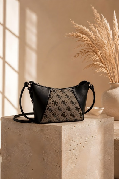 İmajButik Crna mini torba za rame sa monogramskim uzorkom