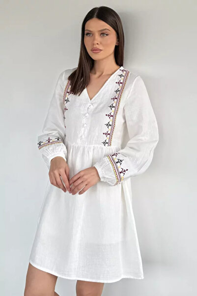 TOZLU Rochie brodată cu nasturi în față