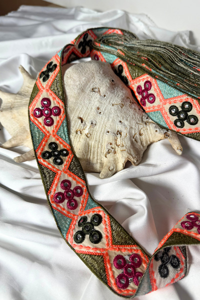 jasmina store λωρίδα με έθνικ σχέδια και πολύχρωμη κεντητή διακόσμηση [1μ.]