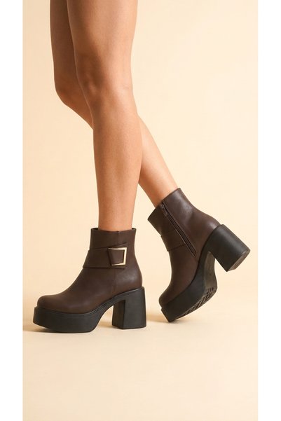 Moda Lime Comfortable High Heeled Women's Boots with Side Zipper and Buckle Detail