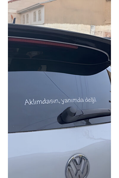 netİz “Aklımdasın,yanımda değil” Şarkı Sözü 35 cm Araba Arkası Yazı | Beyaz A...