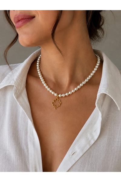 Histakı Women's Clover Pendant Pearl Necklace