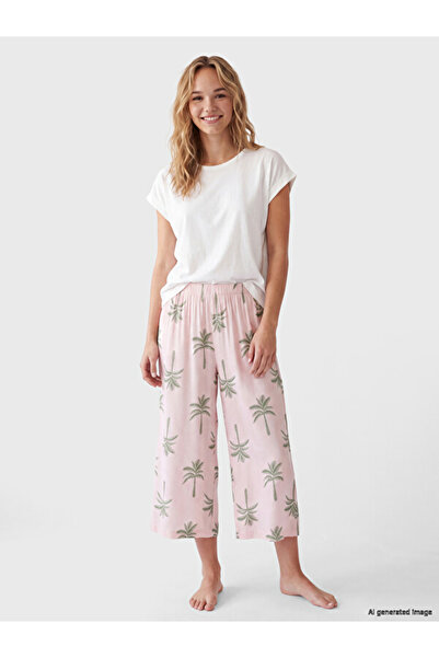 LC Waikiki Rmz Gi̇yi̇m Farkiyla Embroidered Women's Capri Pajama Set