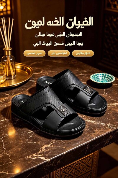NajdEva Shop صندل رجالي أسود من الجلد الصناعي بتصميم مقطوع، مع شارة معدنية مز...