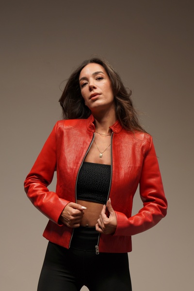 Kırmızı Parlak Kuzu Derisi Crop Biker Ceket
