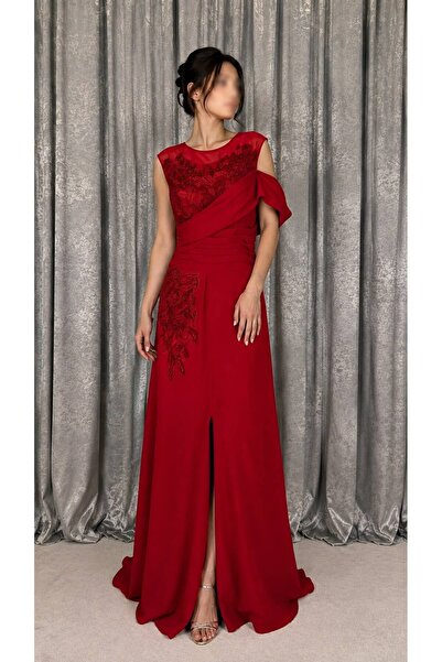 ELORA FASHION فستان سهرة أحمر بتطريز فاخر وشال كتف.