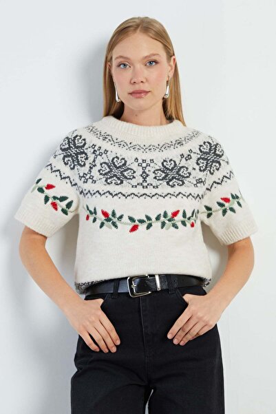 Fulla Moda Leaf Embroidered Short Sleeve Knit Sweater