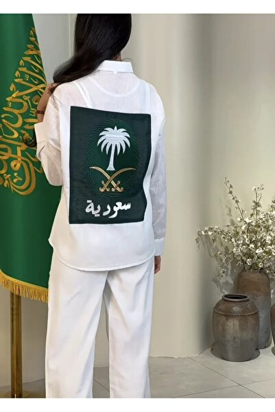 Generic الطقم الأبيض المصنوع من الكتان بتطريز السعودية يعرض إطلالة وطنية أنيق...