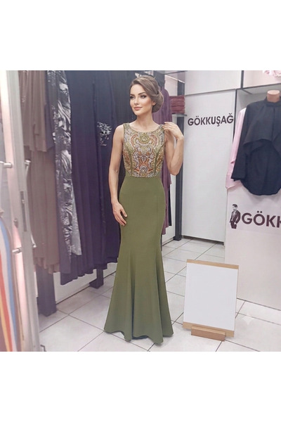 Üstü Taş ve Pul İşlemeli Balık Model Abiye Elbise