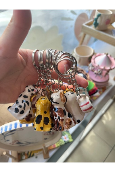 Atölye Naftalin Seramik kedili köpekli anahtarlık 1 adet ( karışık seçilen gö...