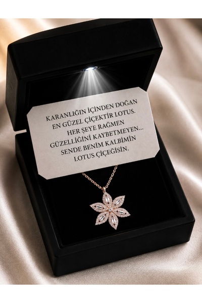 SARIASLAN Işıklı Kutuda Komple Gümüş Lotus Çiçeği Kolye Rose Gold Not İle