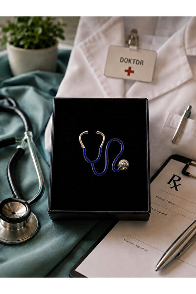 PULİNİN DÜKKANI Mavi Steteskop Figürlü Broş – Doktor Hemşire ve Sağlık Çalışa...