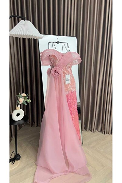 Nareen Fashion فستان سهرة أنيق بتصميم لونين متناسقين، يجمع بين الفخامة والنعو...