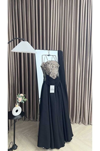Nareen Fashion فستان أنيق بتصميم راقٍ وأنثوي، يجمع بين الفخامة والنعومة، بقصة...