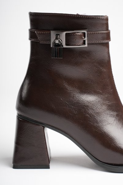 Griffa Shoes Women's Bitter Brown Buckle-Strapped Thick-Heeled Square-Toe Boots & Booties