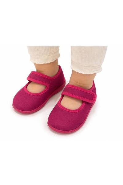PAPUCUMUN DÜNYASI Papuci pentru copii (mărimea 24-31) cu închidere tip velcro...