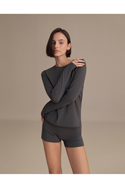 less and romance Women's Long Sleeve Basic T-Shirt Smoked Single Product Crew...