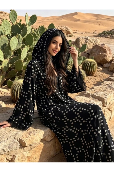 Classy She طقم عباءة أنيق بنقشة البولكا دوت مع حواف من الدانتيل (مع غطاء رأس ...