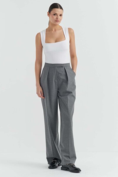 PAULMARK Women's Pleated Detailed Fabric Trousers