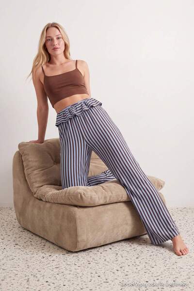 Trendyol Kollektion Braun-blaue gestreifte Pyjamahose aus Viskosegewebe THMAW...